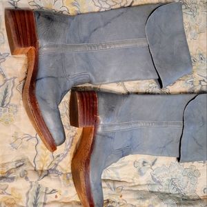 Like new, timeless FRYE tall boots, size 10